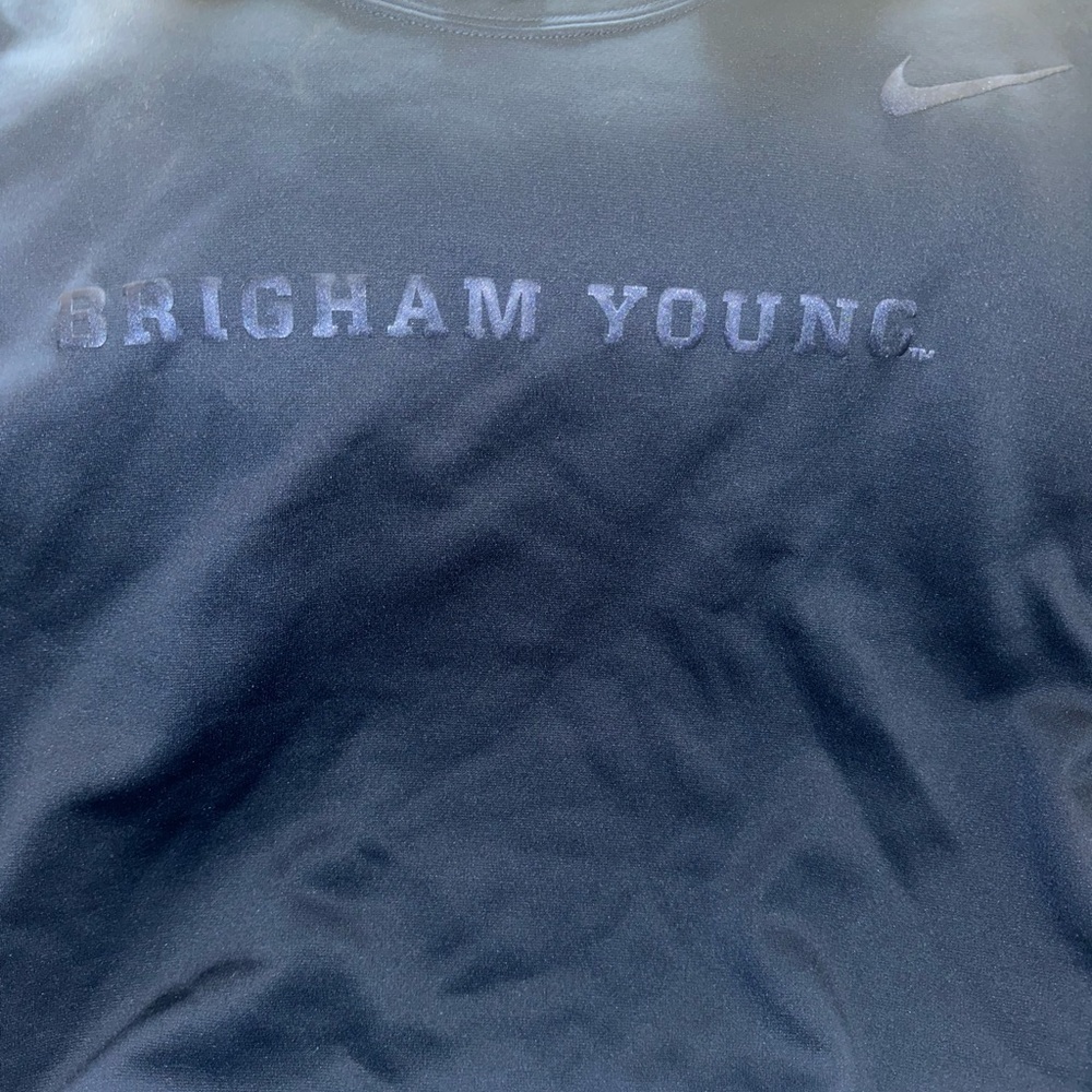 Men’s used Nike BYU crewneck sweatshirt size XL blue therma fit - Picture 2 of 4